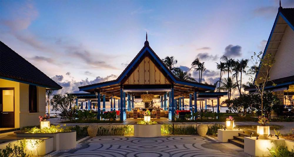 Lagoon Bar at SAii Lagoon Maldives, Curio Collection by Hilton